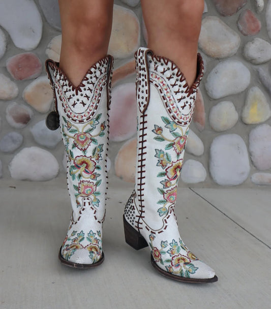 Double D “Almost Famous” White Boots SIZES 6.5, 10