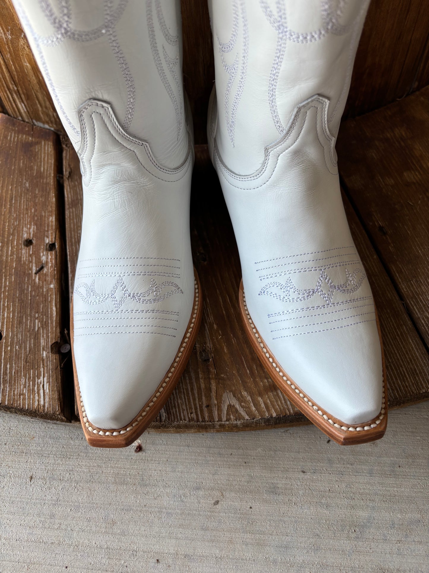 Flower Talk White boot by Old Gringo