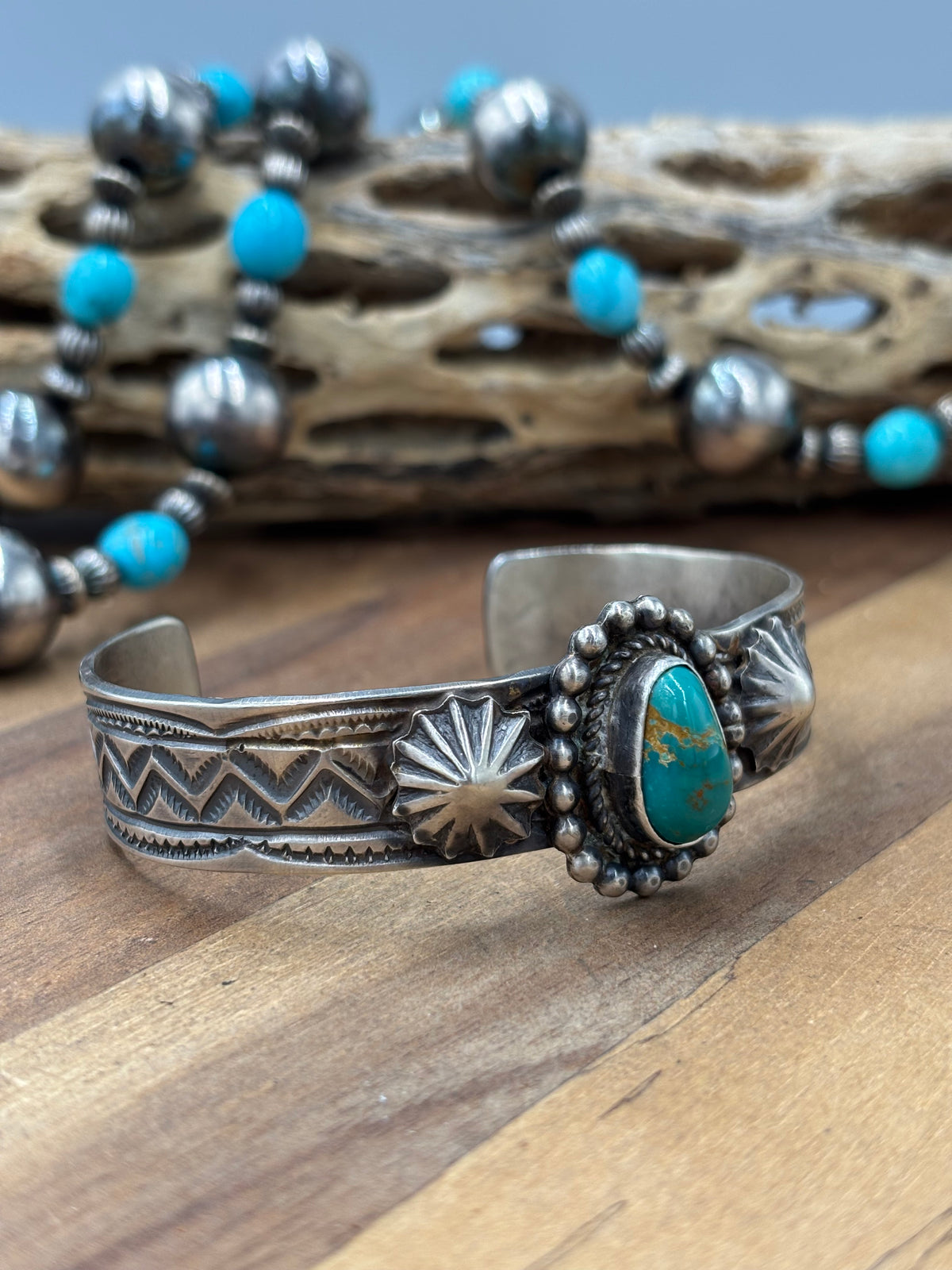 Kingman #96-17 Cuff by Tilli John, Navajo