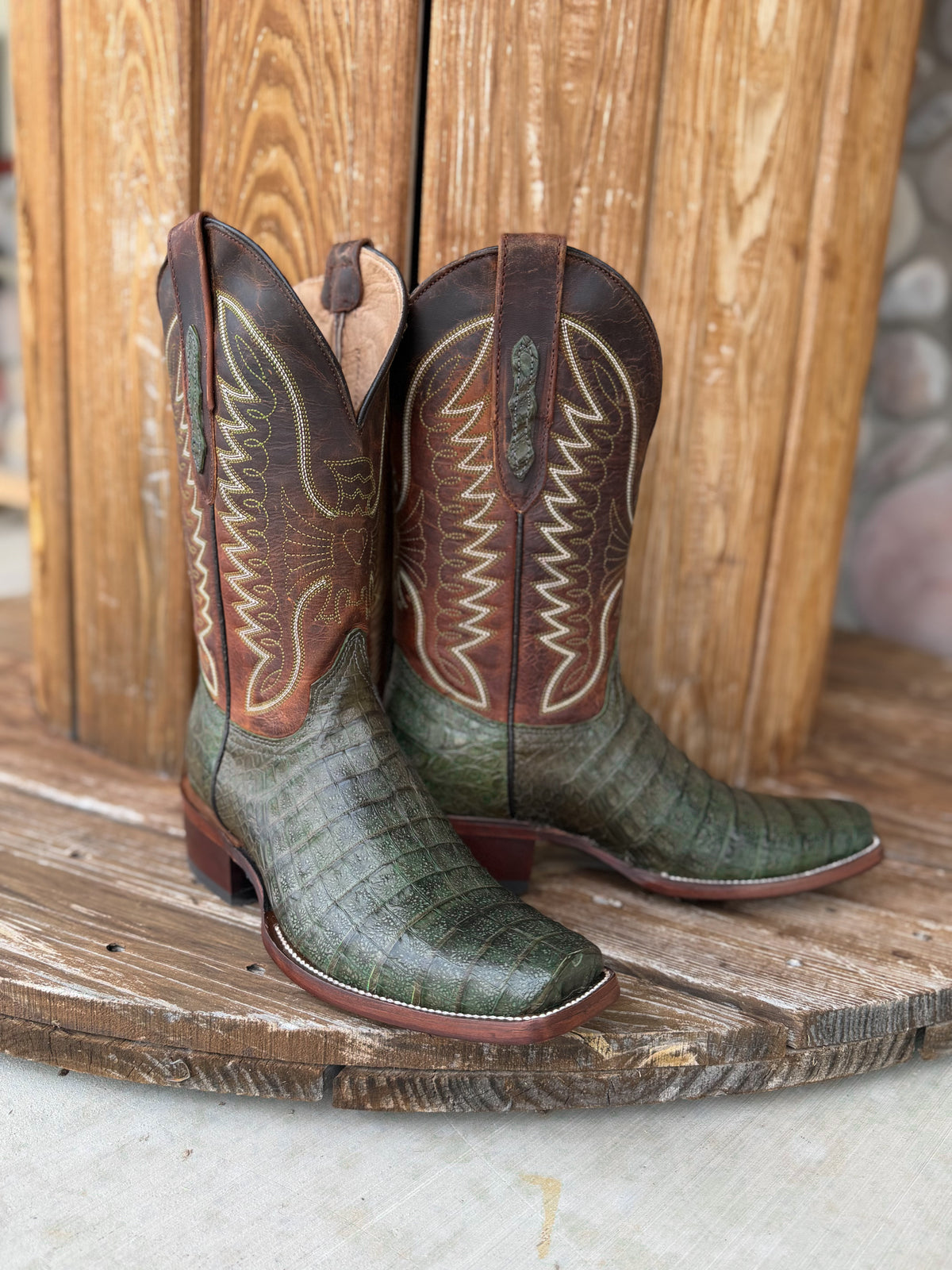 Signature Turquoise Reata Men's Boot – Exotics - The Boudreaux Green Caiman Boot