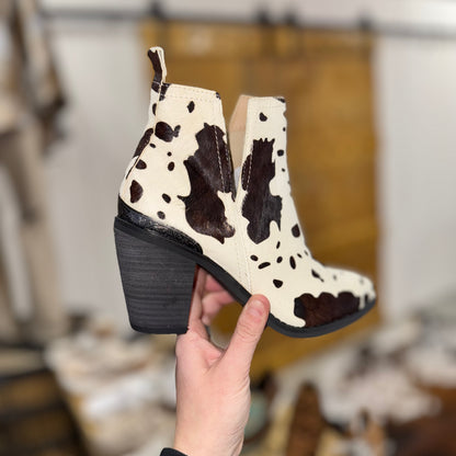 Cowin’ Around The Town Black Shortie Boots