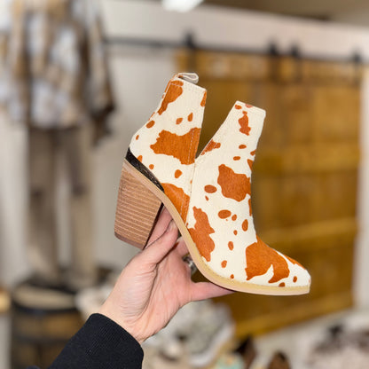 Cowin’ Around The Town Brown Shortie Boots
