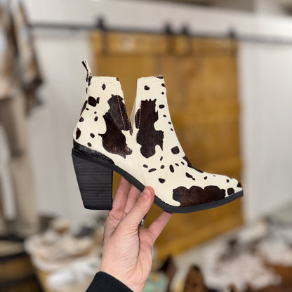 Cowin’ Around The Town Black Shortie Boots