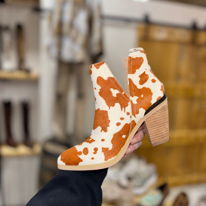 Cowin’ Around The Town Brown Shortie Boots