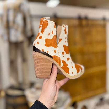 Cowin’ Around The Town Brown Shortie Boots