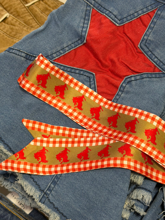 Red and Champagne Bucking Horse Twilly