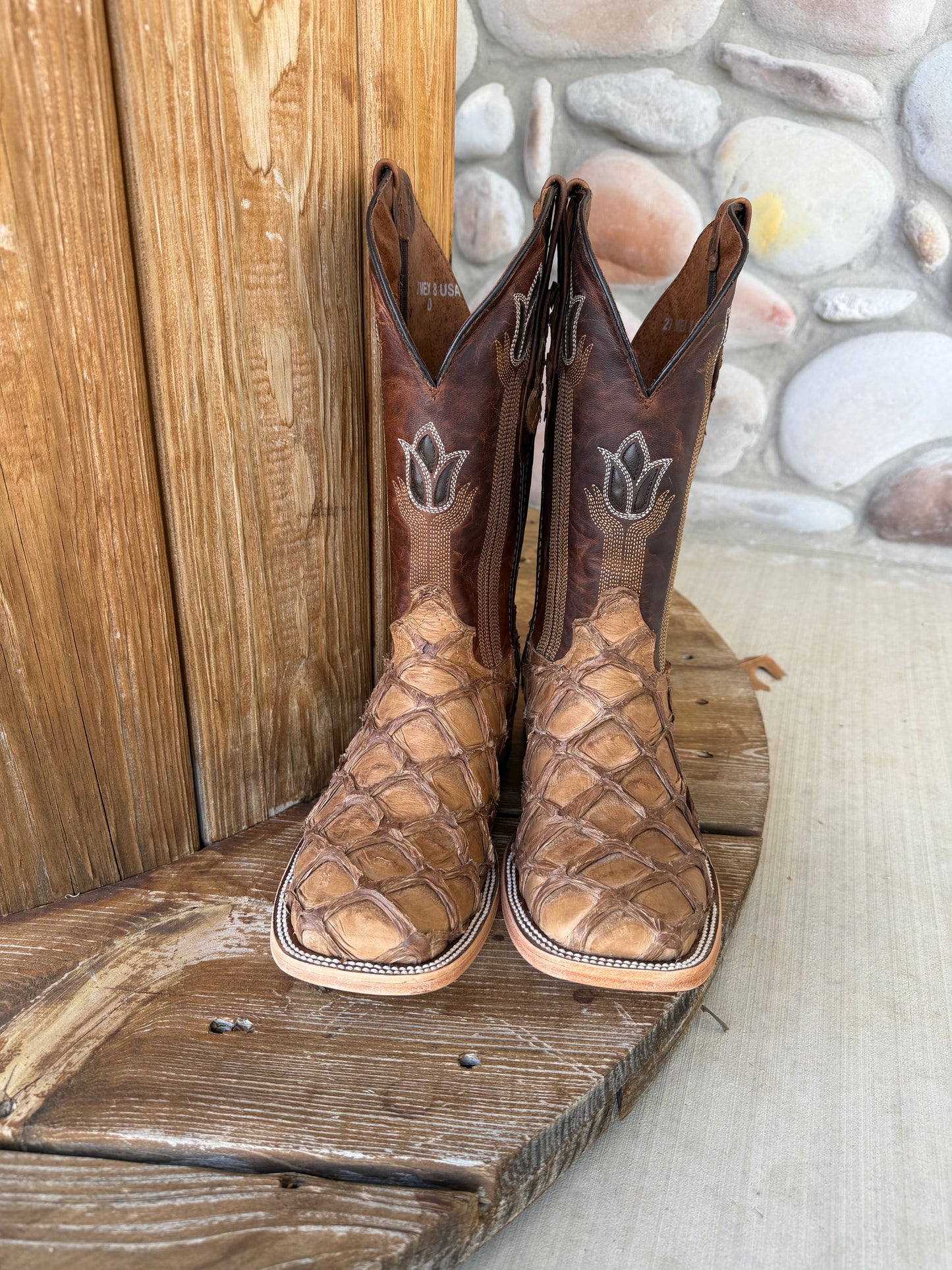 Signature Turquoise Reata Men's Boot – Exotics - The Justin Caramel Pirarucu Square Toe Boot