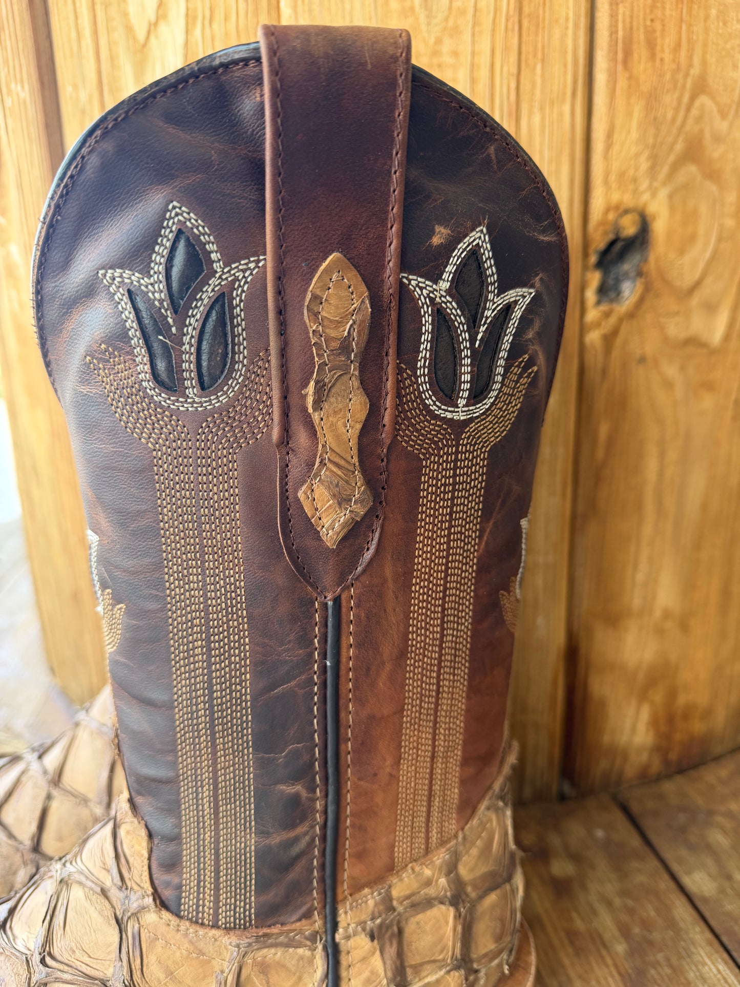 Signature Turquoise Reata Men's Boot – Exotics - The Justin Caramel Pirarucu Square Toe Boot