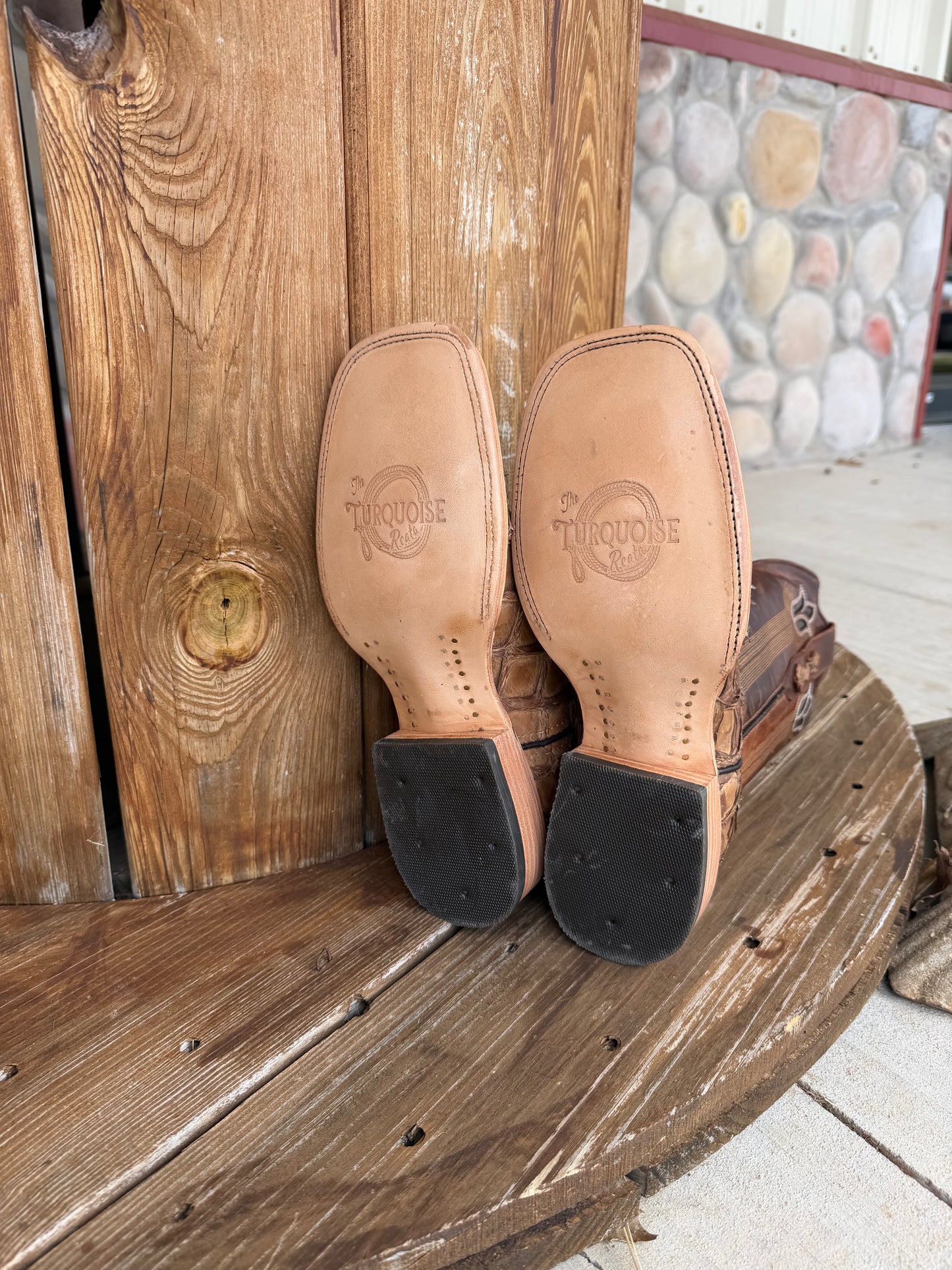 Signature Turquoise Reata Men's Boot – Exotics - The Justin Caramel Pirarucu Square Toe Boot