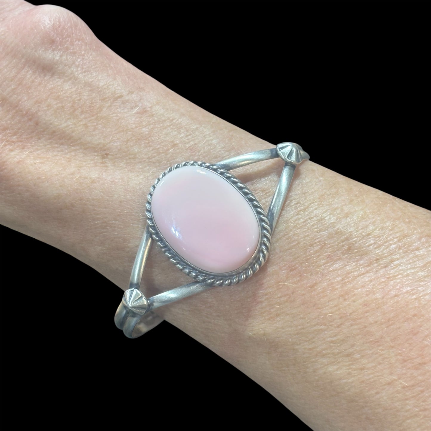 Single Stone Pink Conch Cuff