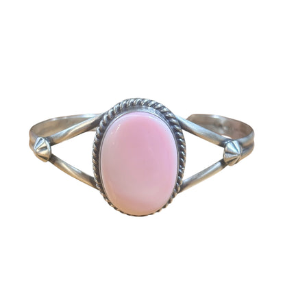 Single Stone Pink Conch Cuff