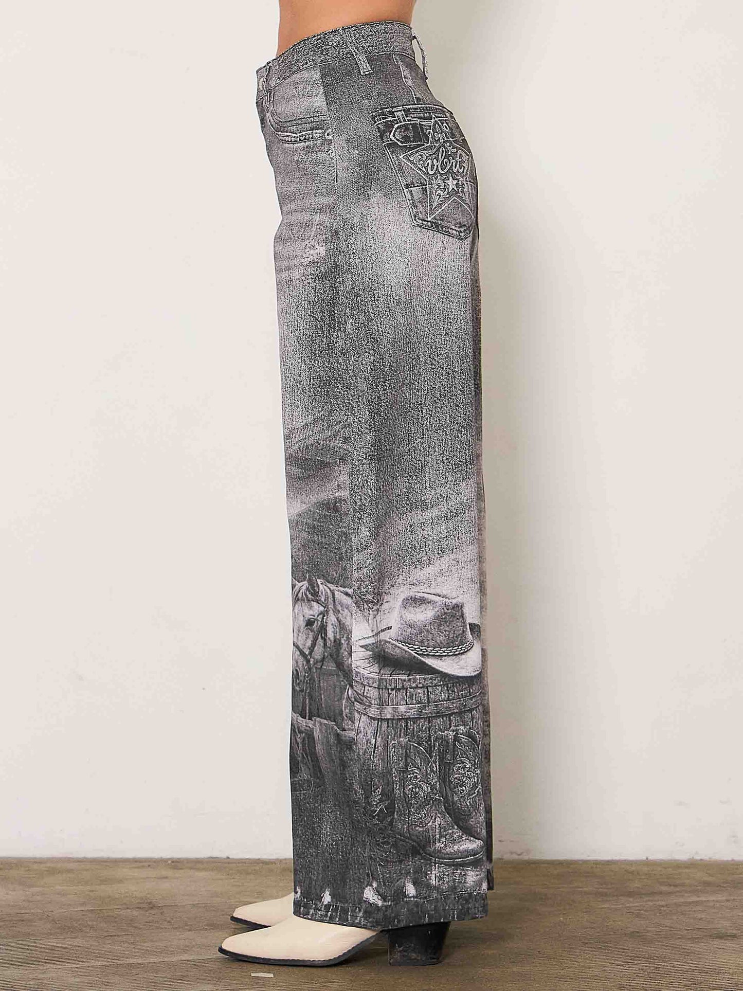 Mandi Printed Baggy Jeans: BLACK HORSE